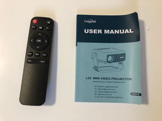 Proyector full HD 1080p con pantalla 120" y mando