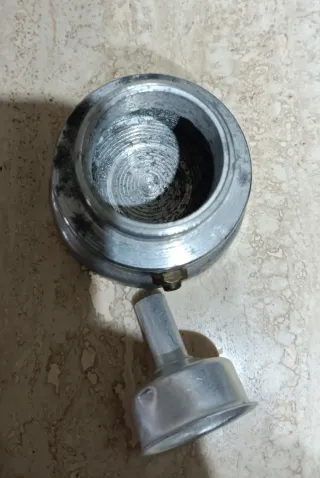 Piccola caffettiera moka vintage in porcellana
