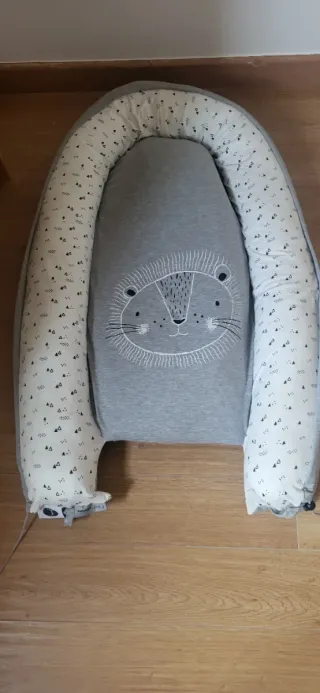 Cambiador bebé con estampado de león