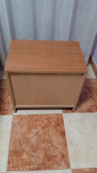 Mesita de noche de madera