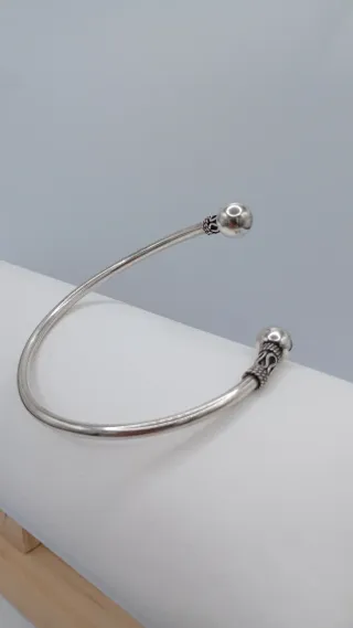 Pulsera rígida flexible de plata
