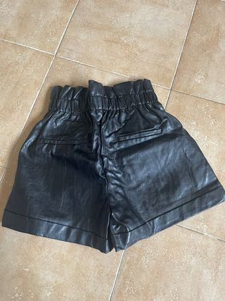 Bershka Pantalón Corto Cuero Talla XS