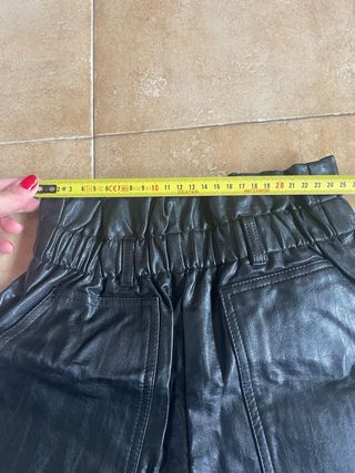 Bershka Pantalón Corto Cuero Talla XS