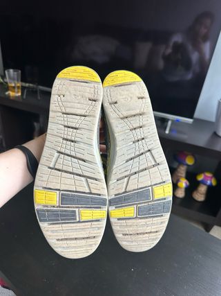 Zapatillas acuáticas Quiksilver grises y amarillas