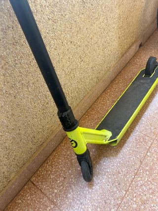 Patinete freestyle amarillo y negro