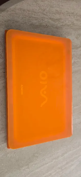 Sony Vaio naranja