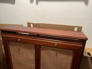 Cubre radiador madera y rejilla ratán