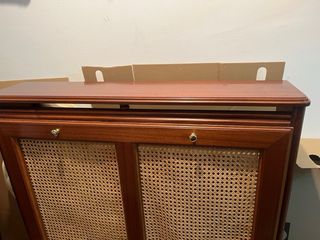 Cubre radiador madera y rejilla ratán