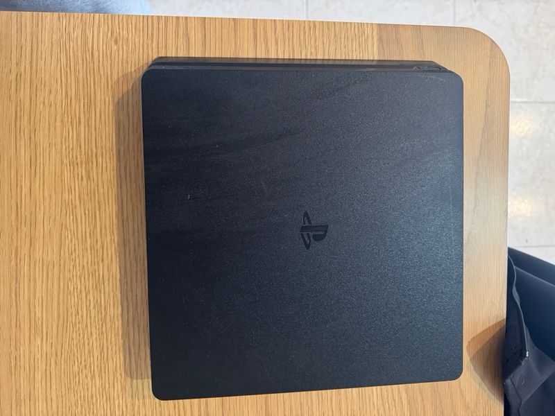 PS4 (PlayStation 4) Slim + Mando Negro/Azul afbeelding 3