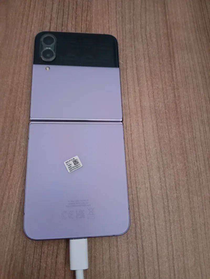 Samsung Galaxy Z Flip4 Morado