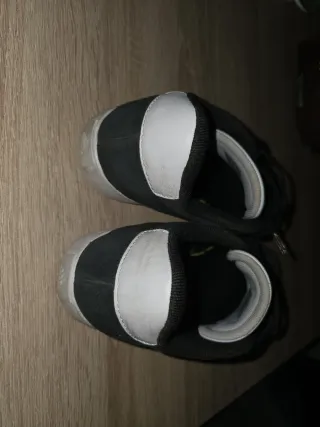 Zapatillas Adidas niño negras y blancas