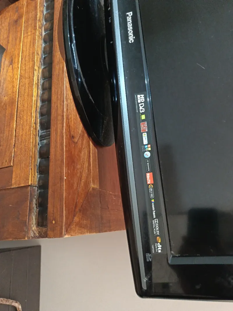 TV Panasonic HD con cables afbeelding 3