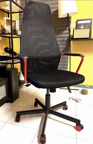 Silla de escritorio gaming negra y roja