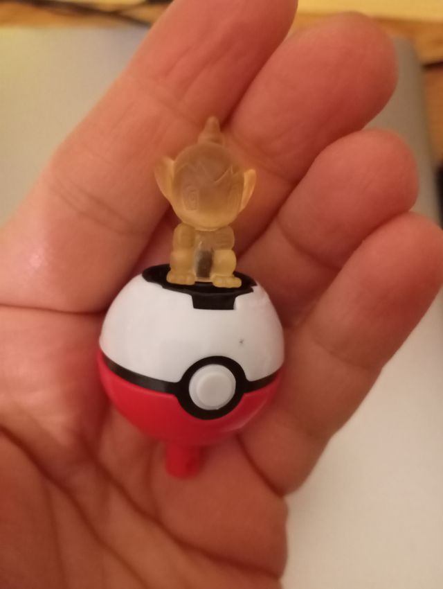 Muñeco Pokémon con Pokeball Nintendo