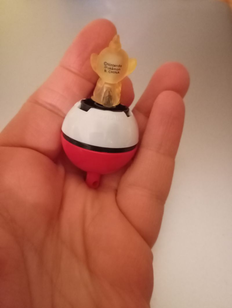 Muñeco Pokémon con Pokeball Nintendo afbeelding 2