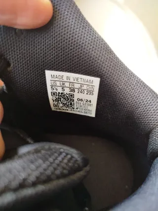 Zapatillas Adidas Negras y Blancas