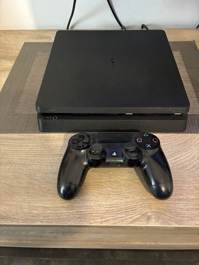 PS4 Slim Negra + Juegos y Accesorios afbeelding 2