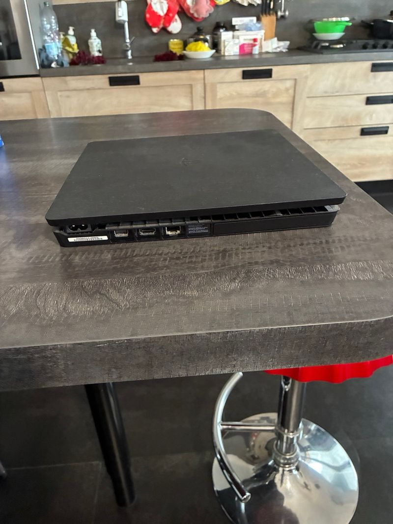 PS4 Slim Negra + Juegos y Accesorios afbeelding 3