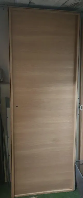 Puerta madera maciza