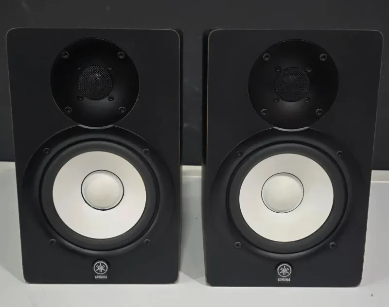 Monitores Yamaha HS5 Negros