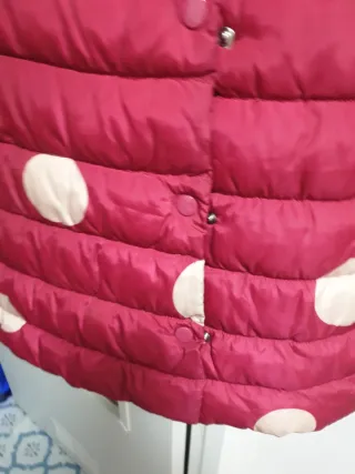 Plumífero original lunares rojo y beige