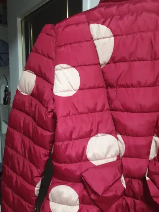 Plumífero original lunares rojo y beige