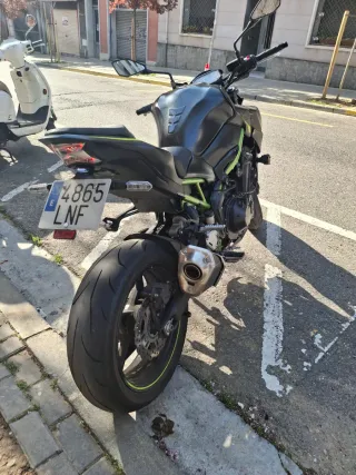 Kawasaki Z900 Negra y Verde