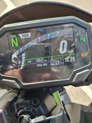 Kawasaki Z900 Negra y Verde