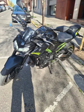 Kawasaki Z900 Negra y Verde