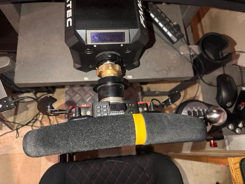 Fanatec DD1 + Hub + Pedales + killswitch afbeelding 2