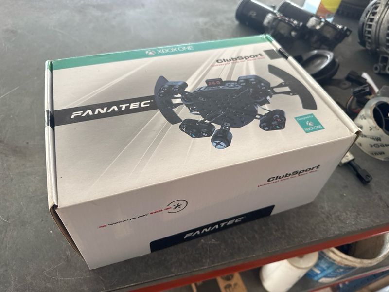 Fanatec DD1 + Hub + Pedales + killswitch afbeelding 5