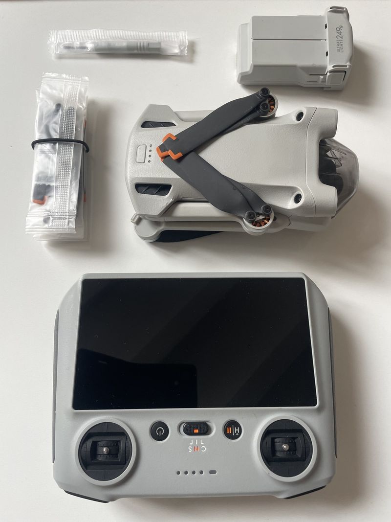 Drone DJI Mini 3 Pro + Mando DJI RC + 2 Baterías