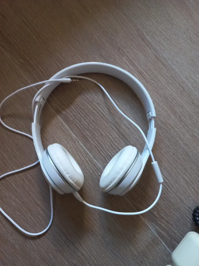 Auriculares blancos