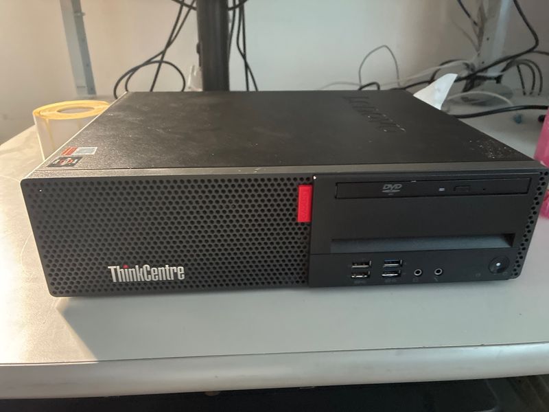 Lenovo ThinkCentre AMD Ryzen 500gb hdd - 4 gb RAM