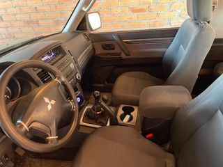 Mitsubishi Montero 2012