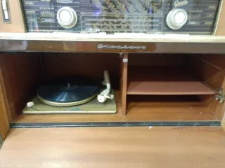 Radio Vintage Madera y Negro
