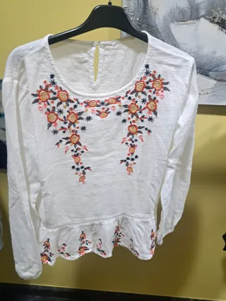 Blusa blanca bordada
