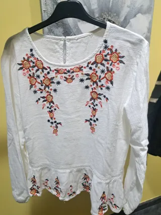 Blusa blanca bordada