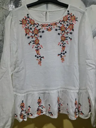 Blusa blanca bordada