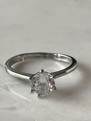 Anillo de plata con piedra
