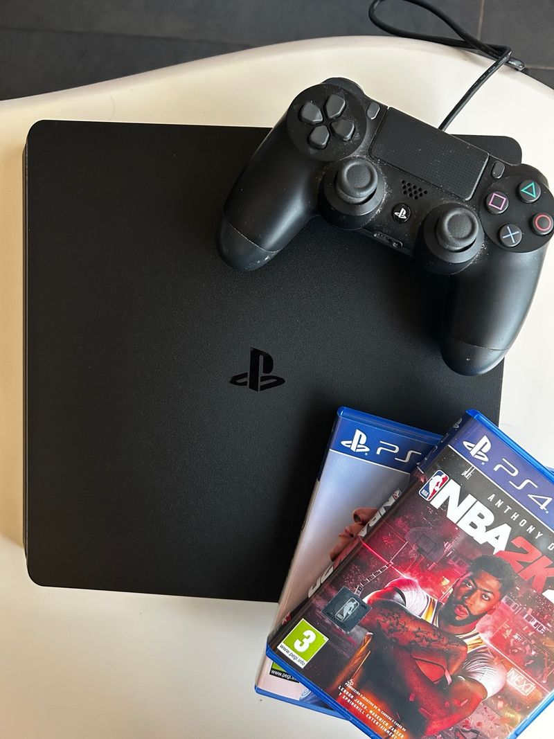 PS4 Negra 500GB + Mando + NBA 2K20 + Fifa 21 y 22