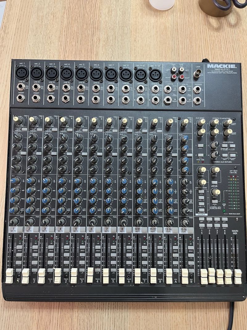 Mesa de mezclas Mackie 1642 VLZ PRO