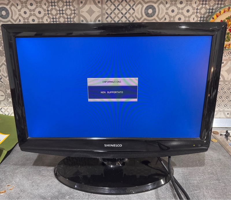 TV LCD Shinelco 19 con DVB-T afbeelding 2