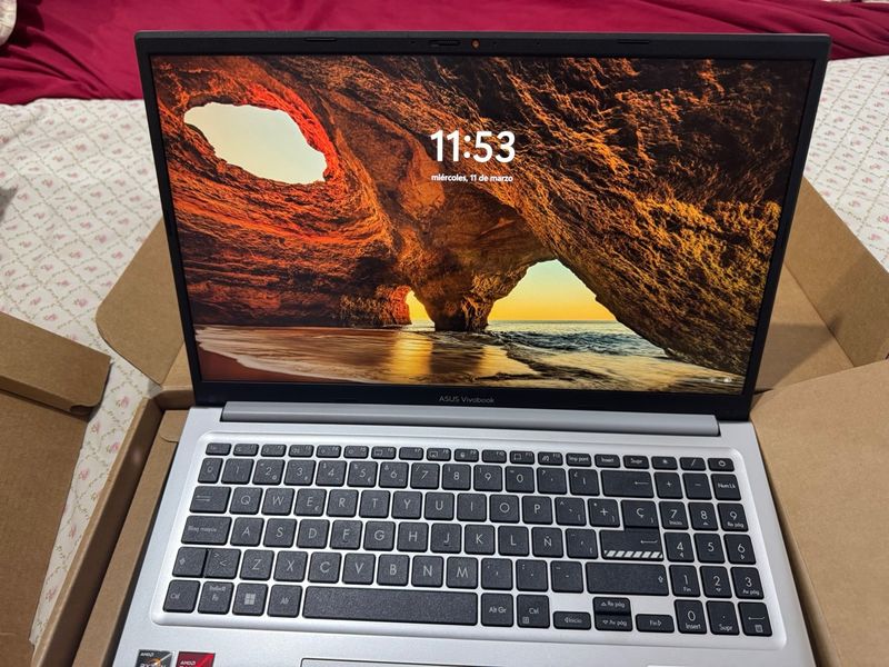 Portátil ASUS Vivobook Nuevo Sin Usar