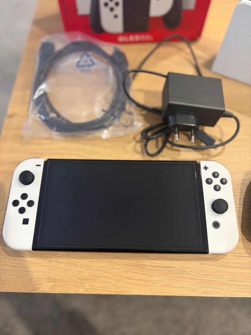 Nintendo Switch OLED Blanca y Negra afbeelding 2