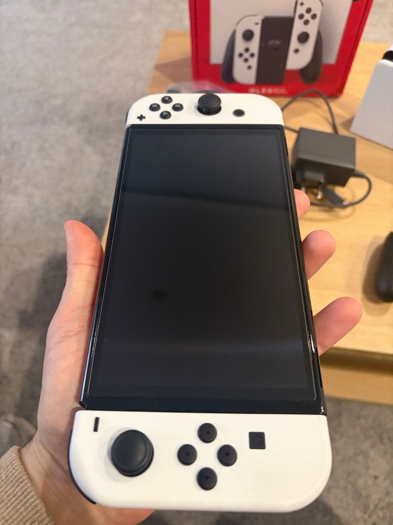 Nintendo Switch OLED Blanca y Negra afbeelding 3