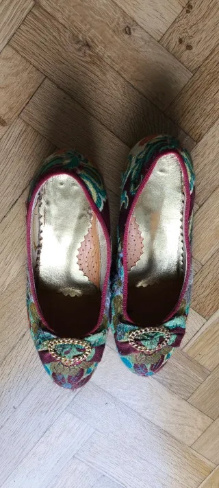 Zapatos de fallera bordados