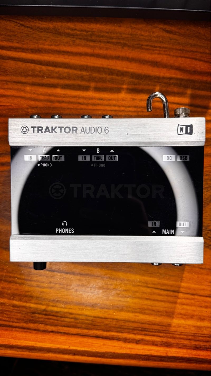 Native Instruments Traktor Scratch A6