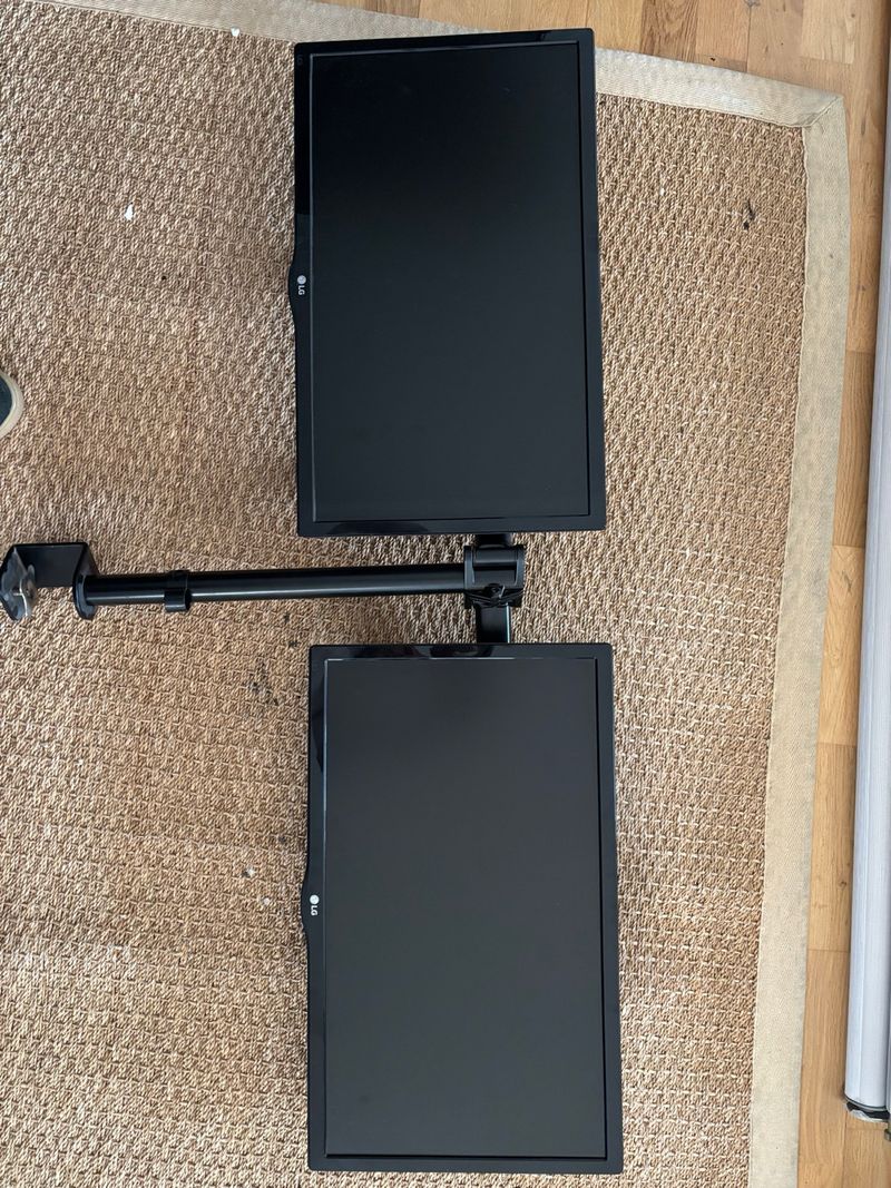 2 Monitores LG Negro