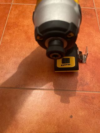 Atornillador de impacto Dewalt DCF887